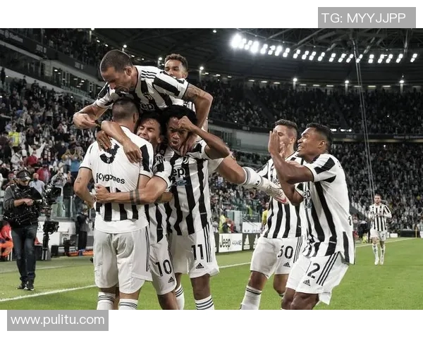 尤文图斯5比0大胜AC米兰，球迷热议不断，掀起足球热潮