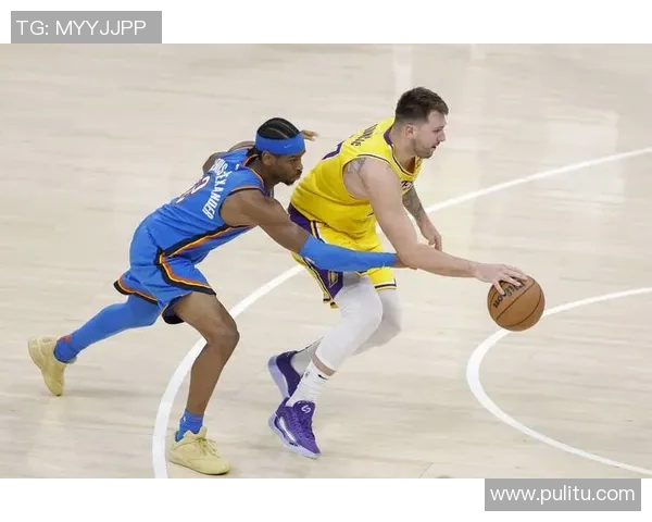 勇士主场大胜湖人，球队士气高涨